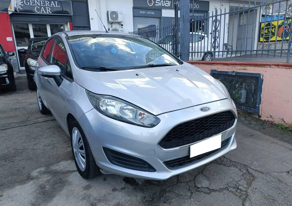 Ford Fiesta 1.2 60CV 5 porte (2)