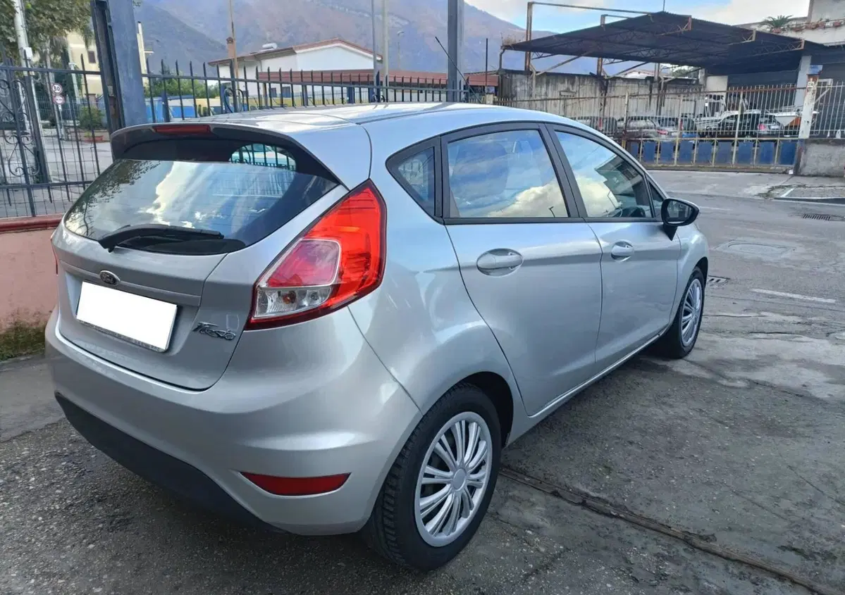 Ford Fiesta 1.2 60CV 5 porte (4)