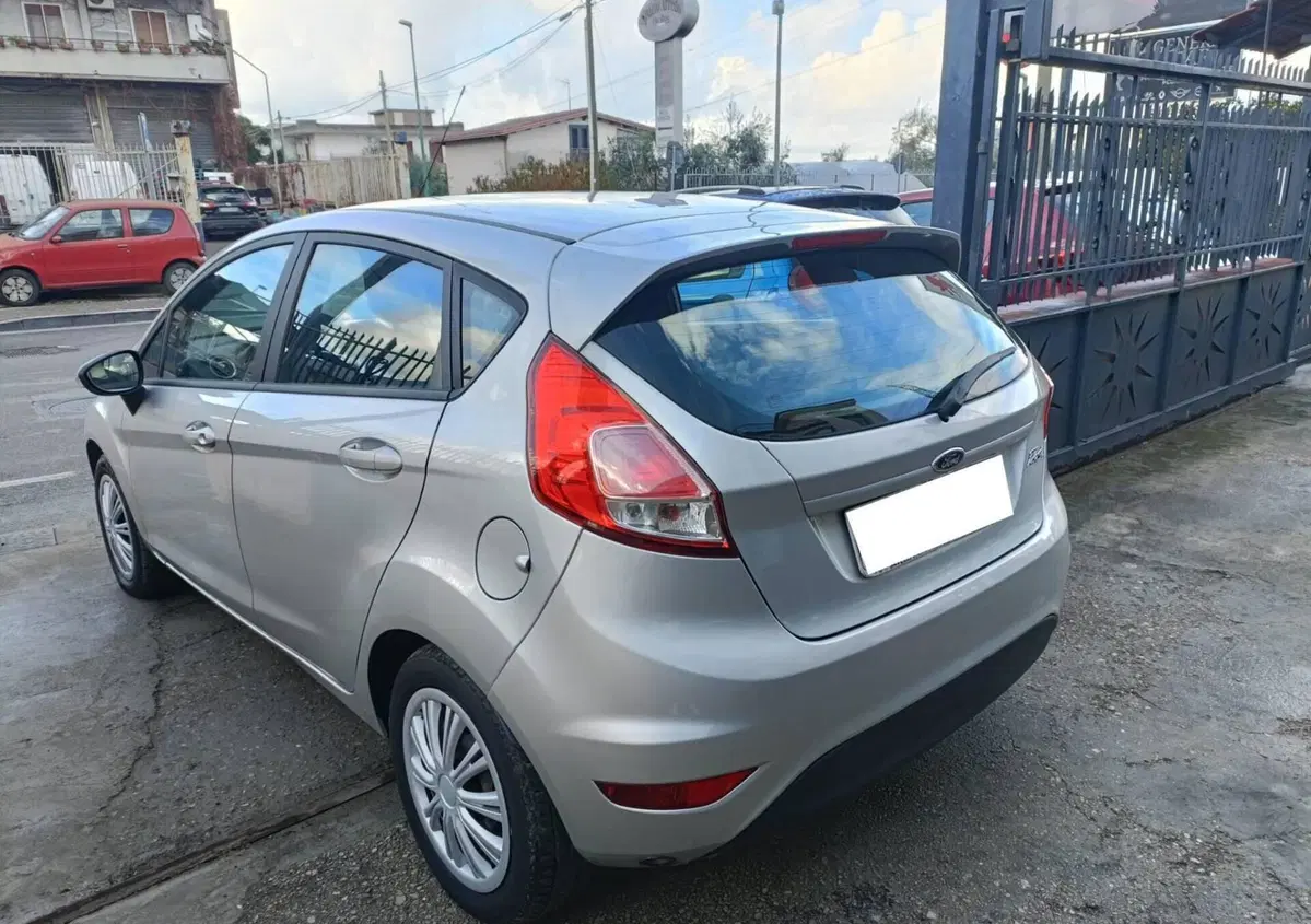 Ford Fiesta 1.2 60CV 5 porte (6)