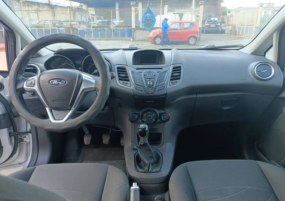 Ford Fiesta 1.2 60CV 5 porte (7)