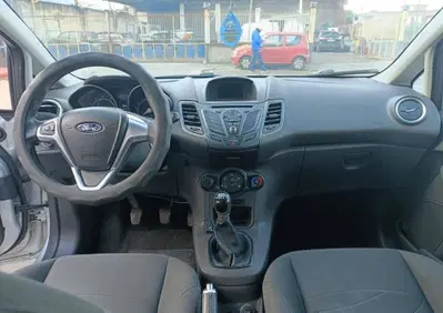 Ford Fiesta 1.2 60CV 5 porte (7)