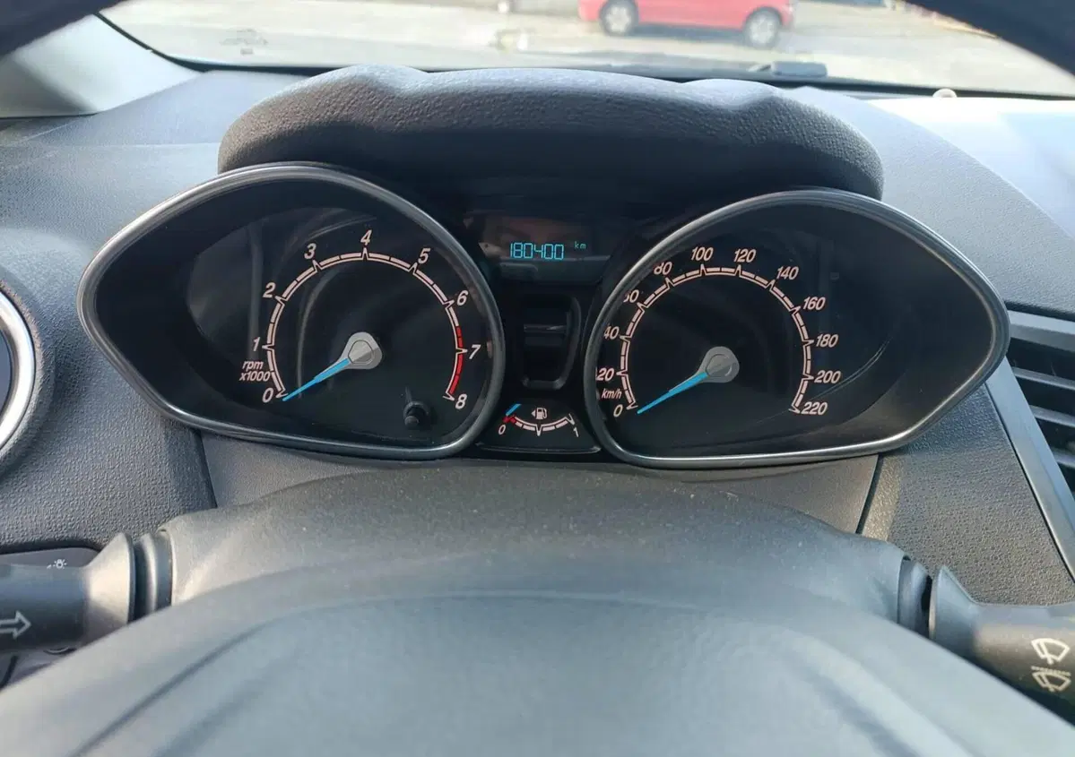 Ford Fiesta 1.2 60CV 5 porte (12)
