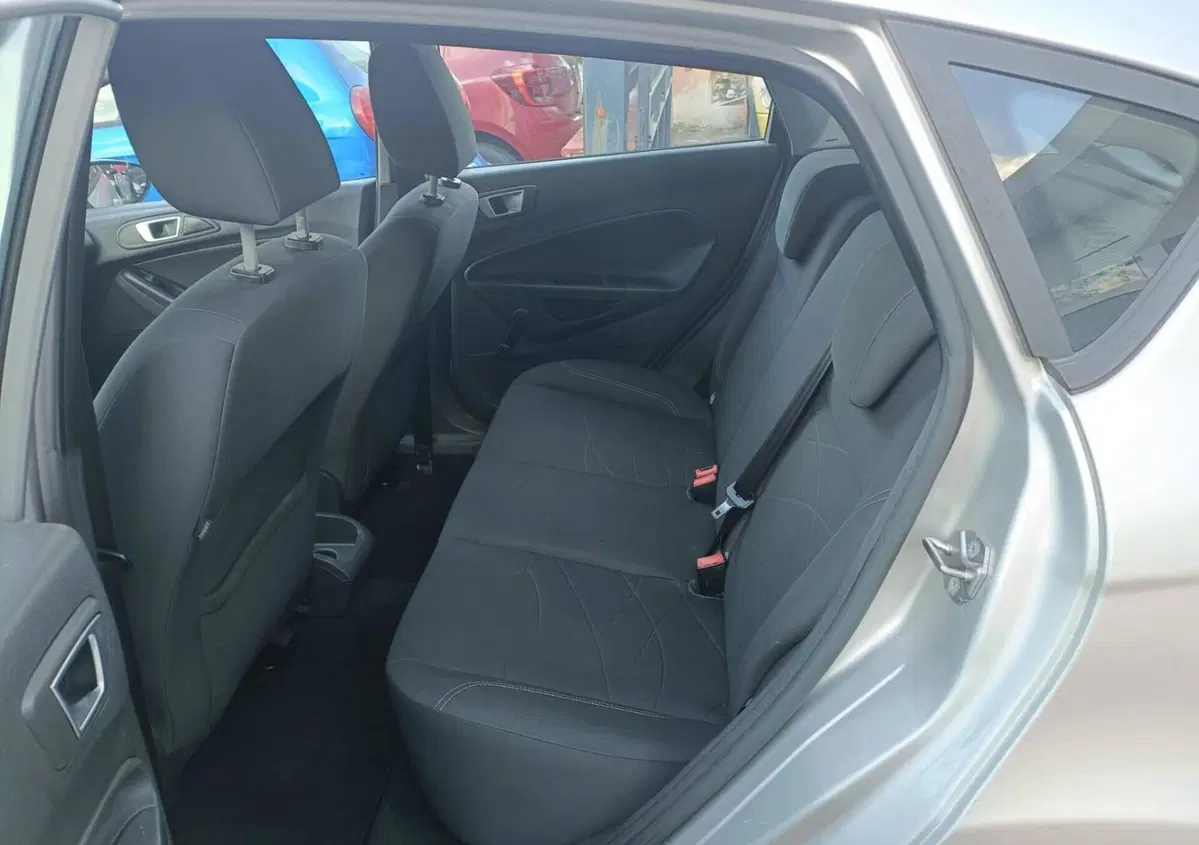 Ford Fiesta 1.2 60CV 5 porte (14)