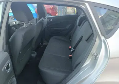 Ford Fiesta 1.2 60CV 5 porte (14)