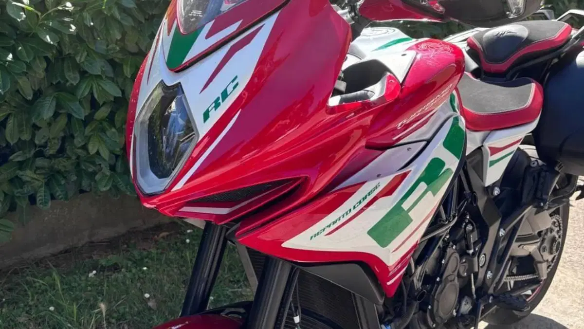 MV Agusta Turismo Veloce 800 RC SCS (2022 - 26)  (2)