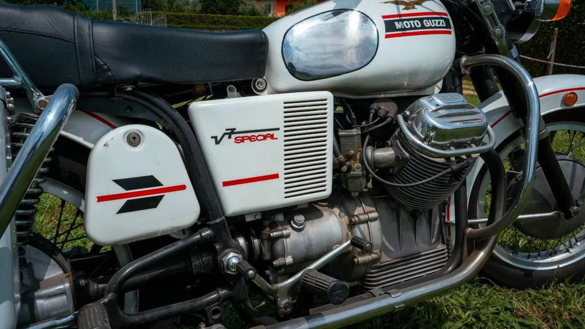 Moto Guzzi   (8)