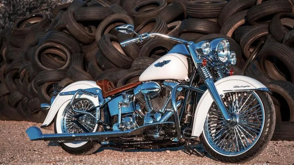 Harley-Davidson 1690 Deluxe ABS (2011 - 16) - FLSTN 