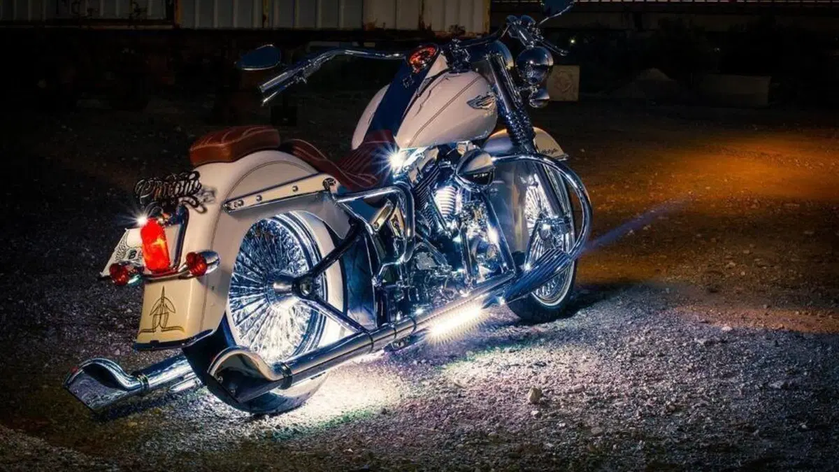Harley-Davidson 1690 Deluxe ABS (2011 - 16) - FLSTN  (4)