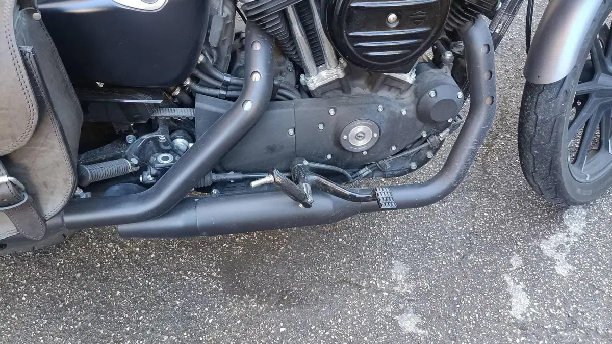 Harley-Davidson 883 Iron (2017 - 20) - XL 883N  (10)