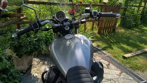 Moto Guzzi V9 Roamer (2021 - 24)  (4)