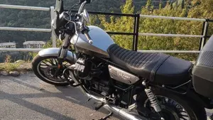 Moto Guzzi V9 Roamer (2021 - 24)  (8)