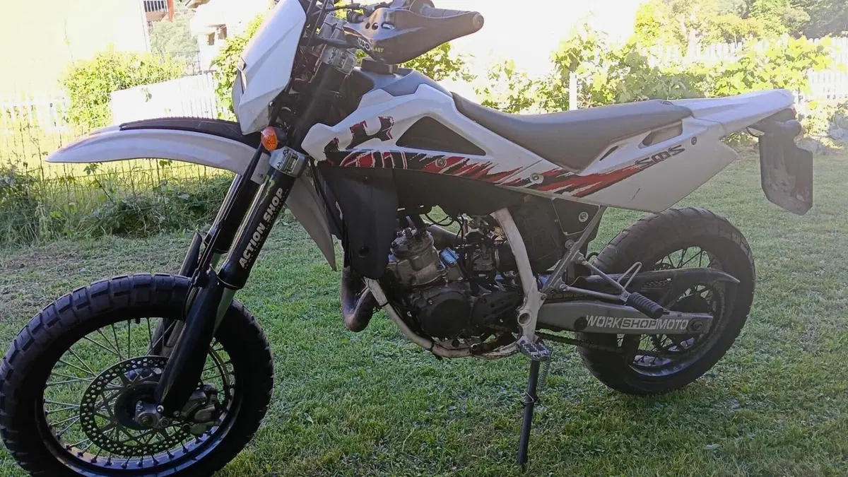 Husqvarna SM 125 (2010 - 12)  (2)