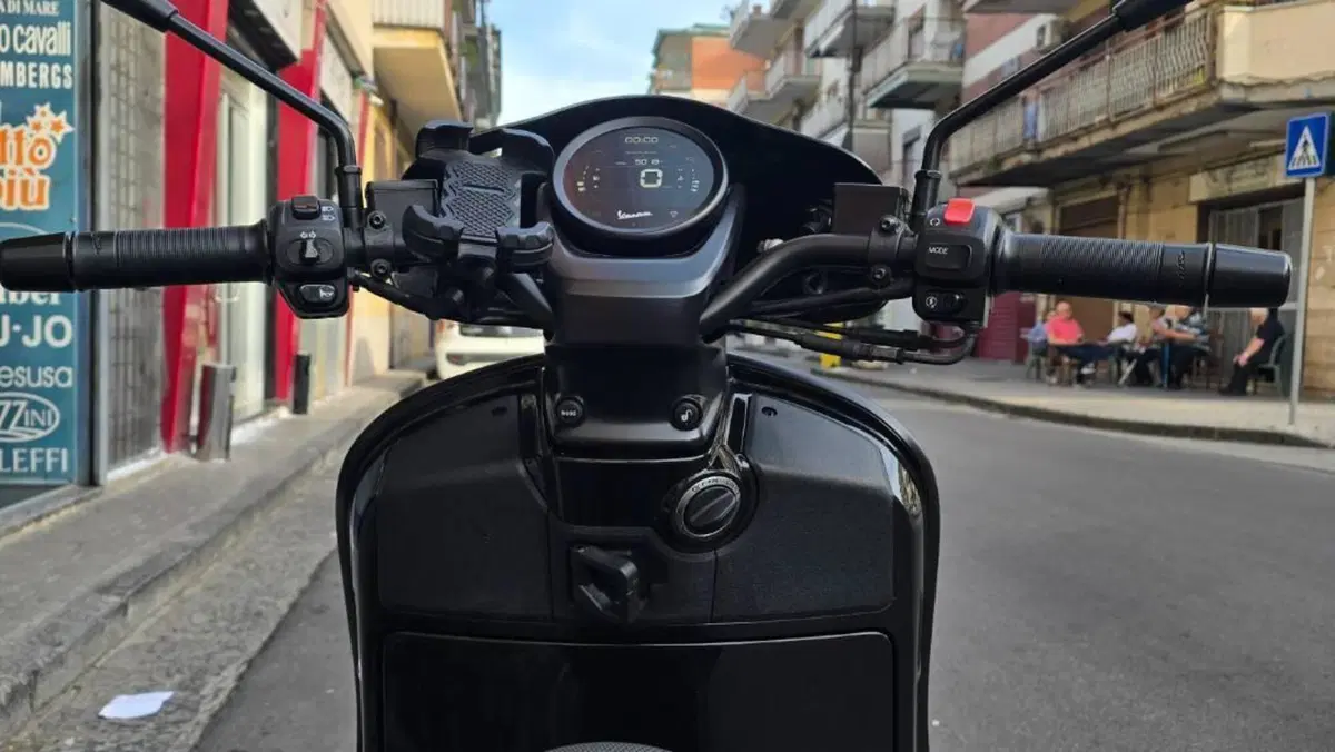 Vespa GTV 300 Hpe (2023 - 25)  (8)