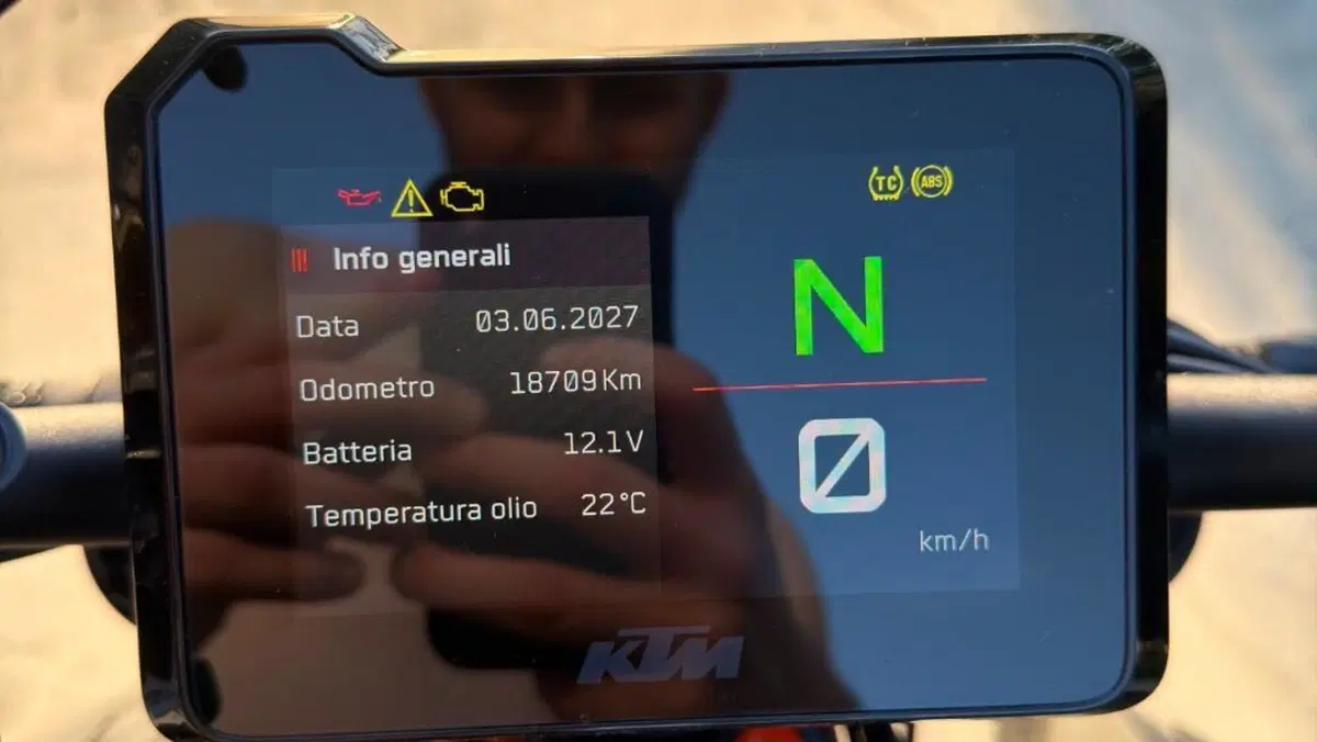 KTM 1290 Super Duke R (2020)  (2)