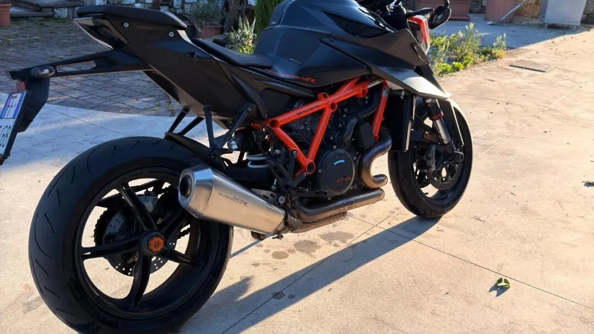 KTM 1290 Super Duke R (2020)  (4)