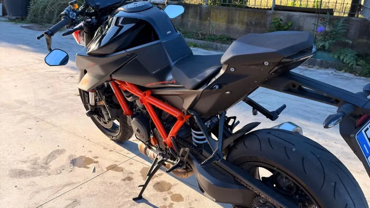 KTM 1290 Super Duke R (2020)  (6)