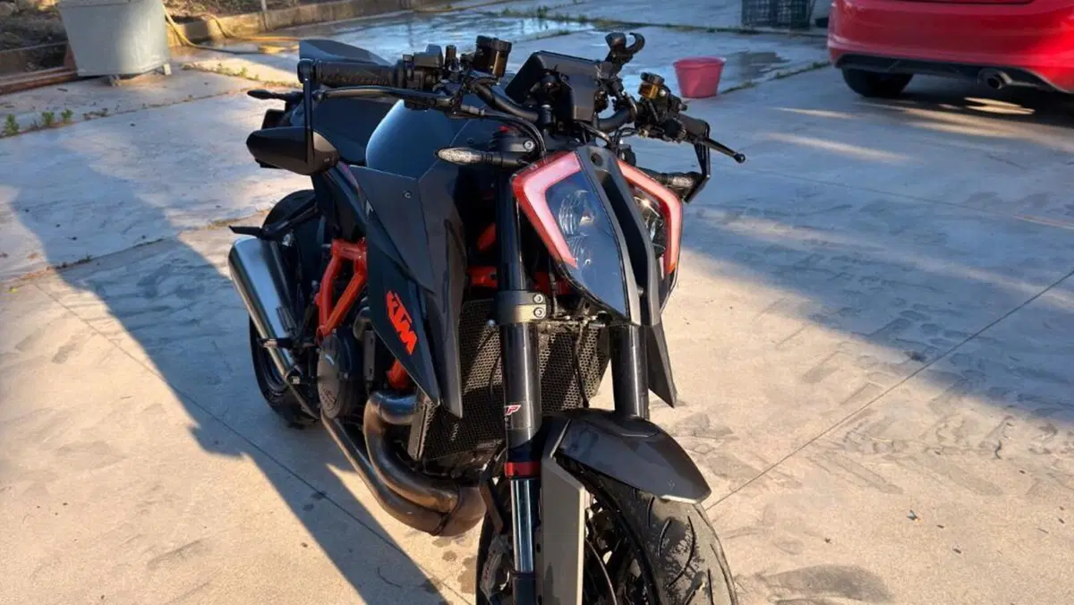 KTM 1290 Super Duke R (2020)  (7)