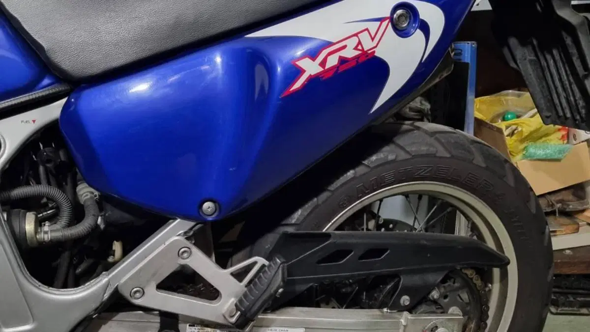 Honda Africa Twin XRV 750 (1996 - 02)  (2)