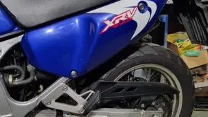 Honda Africa Twin XRV 750 (1996 - 02)  (2)