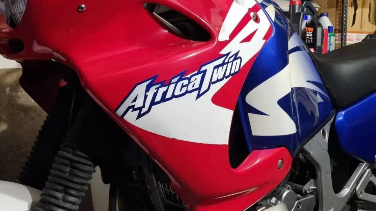 Honda Africa Twin XRV 750 (1996 - 02)  (3)
