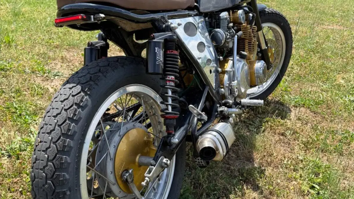 Suzuki GS 550 E (1980 - 97)  (3)