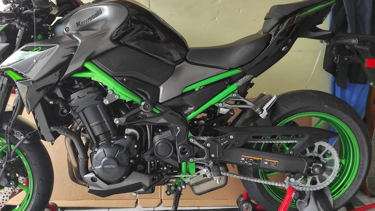 Kawasaki Z 900 (2021 - 24)  (2)