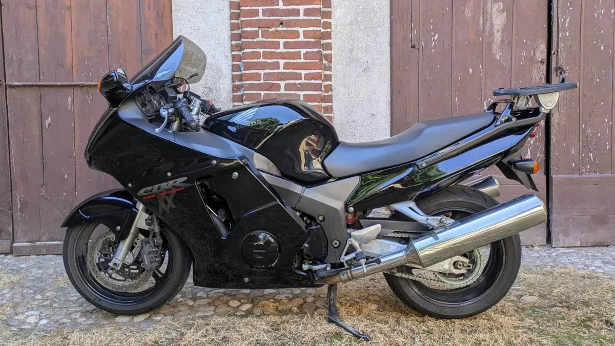 Honda CBR 1100 XX Superblackbird (1996 - 98)  (2)