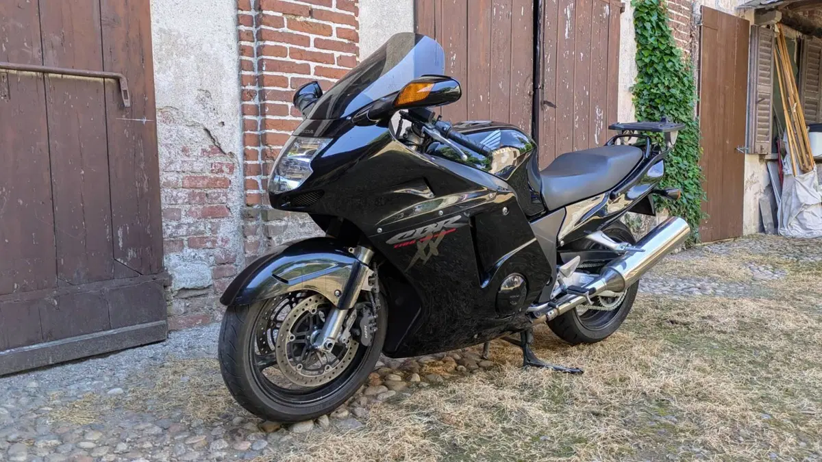 Honda CBR 1100 XX Superblackbird (1996 - 98)  (3)