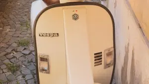 Piaggio Vespa 125 PK  (2)