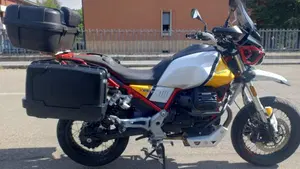 Moto Guzzi V85 TT Evocative Graphics (2019 - 20)  (2)