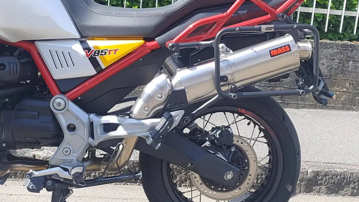Moto Guzzi V85 TT Evocative Graphics (2019 - 20)  (4)