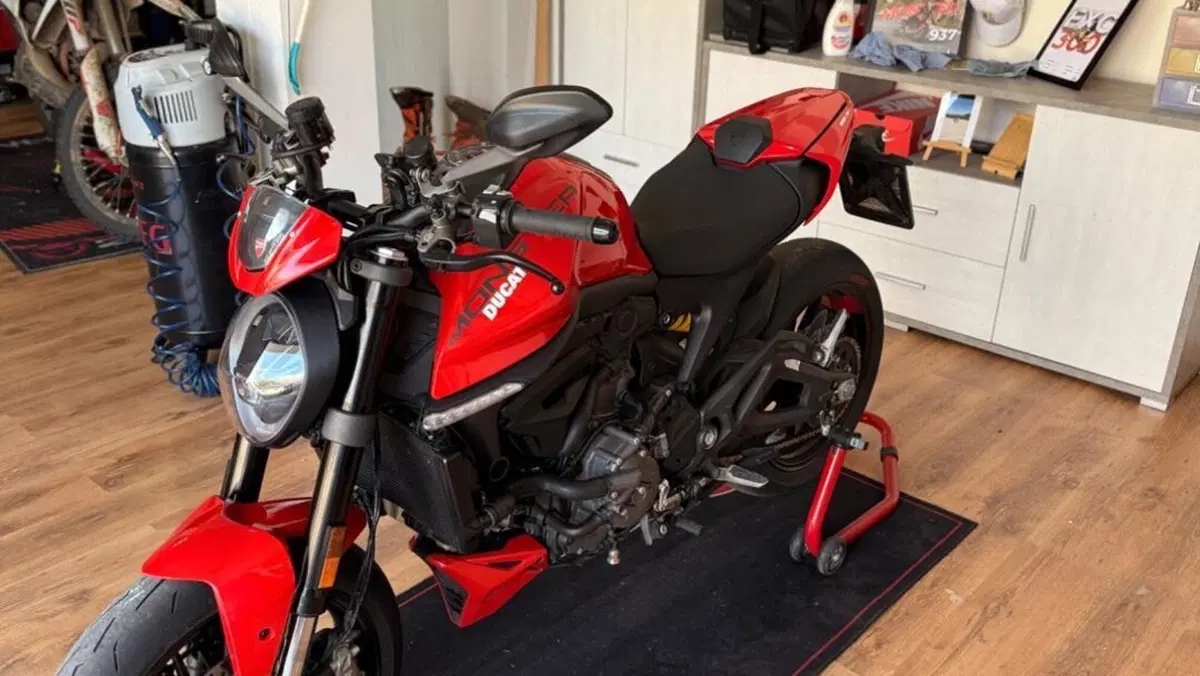 Ducati Monster 937 + (2021 - 25)  (3)