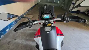 Moto Guzzi V85 TT (2021 - 23)  (5)