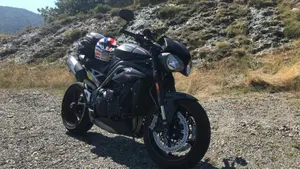 Triumph Speed Triple 1050 RS (2018 - 20)  (2)