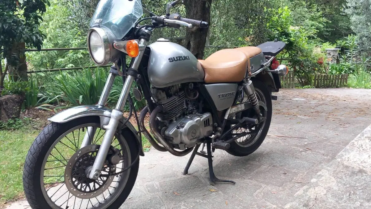 Suzuki TU 250 XX Super Classic (1996 - 00)  (2)