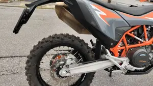 KTM 690 Enduro R (2021)  (10)