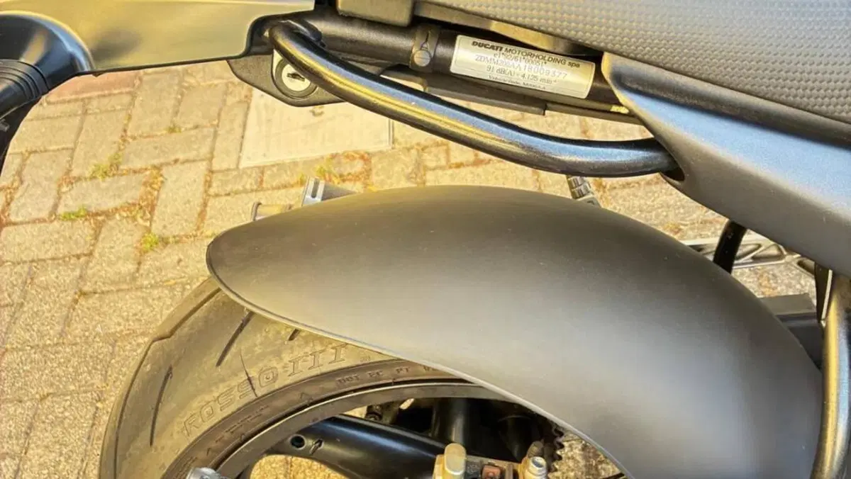 Ducati Monster 900 City I.E. (1999 - 02)  (7)
