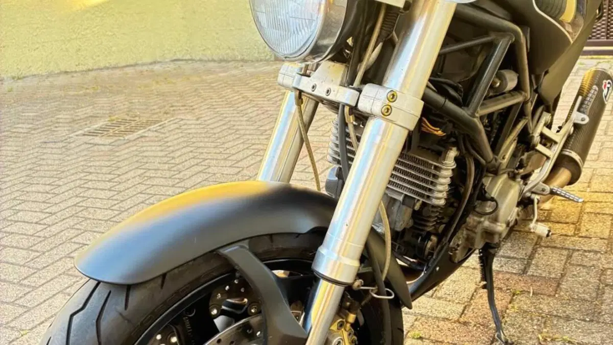 Ducati Monster 900 City I.E. (1999 - 02)  (9)