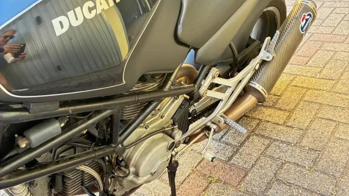 Ducati Monster 900 City I.E. (1999 - 02)  (10)