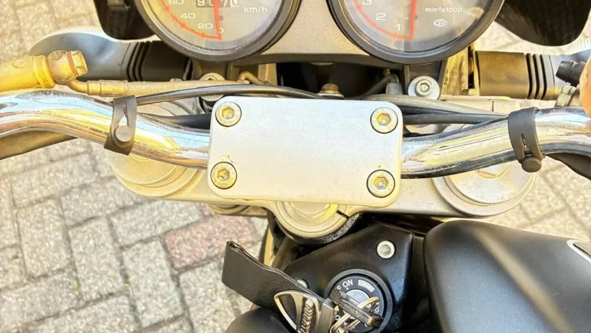 Ducati Monster 900 City I.E. (1999 - 02)  (19)
