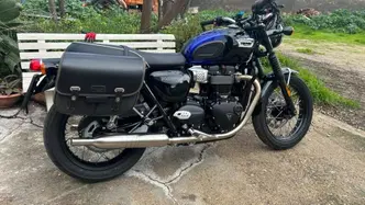 Triumph Bonneville T100 Stealth Edition (2024) usata
