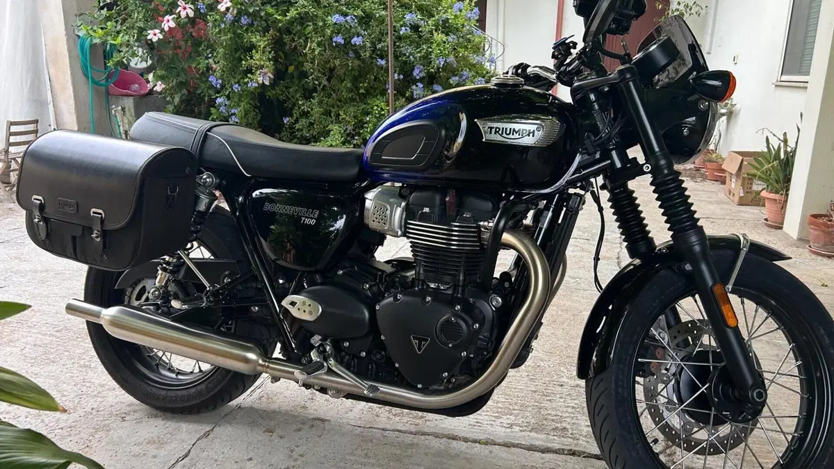 Triumph Bonneville T100 Stealth Edition (2024)  (6)