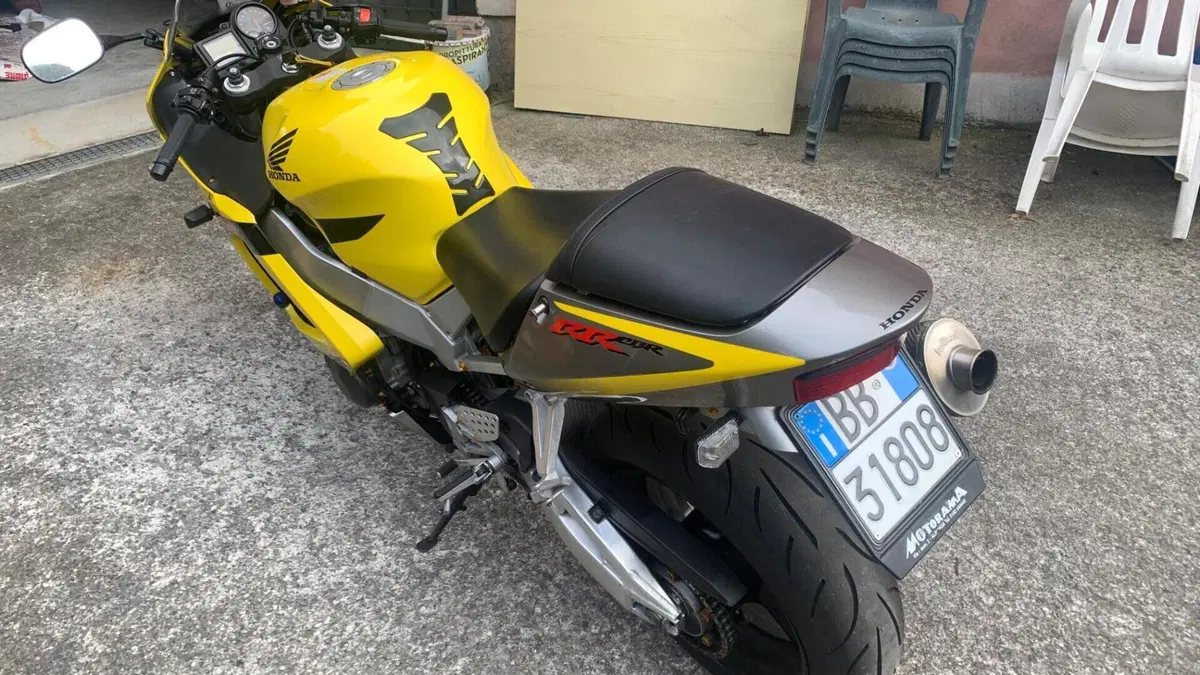 Honda CBR 900 RR Fireblade (2000 - 01)  (2)