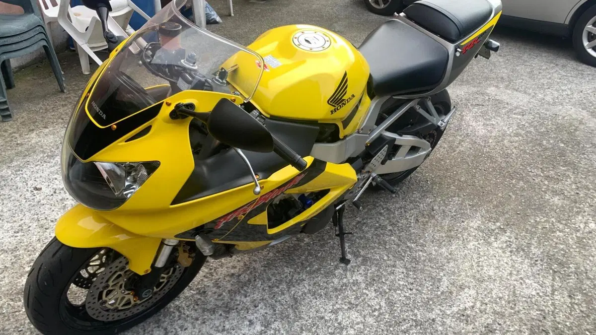 Honda CBR 900 RR Fireblade (2000 - 01)  (3)