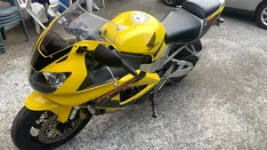 Honda CBR 900 RR Fireblade (2000 - 01)  (3)