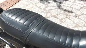 Moto Guzzi V7 III Rough (2018 - 20)  (9)