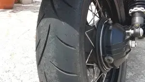 Moto Guzzi V7 III Rough (2018 - 20)  (11)