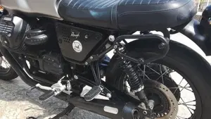 Moto Guzzi V7 III Rough (2018 - 20)  (13)