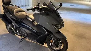 Yamaha T-Max 560 Tech Max (2021)  (2)