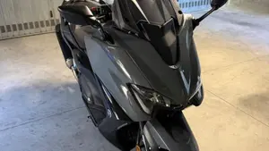 Yamaha T-Max 560 Tech Max (2021)  (3)
